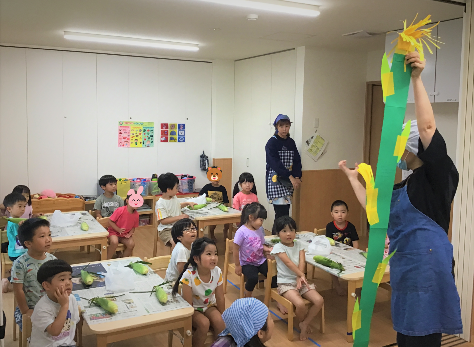 🌽食育(とうもろこしの皮むき) | あっぷる保育園